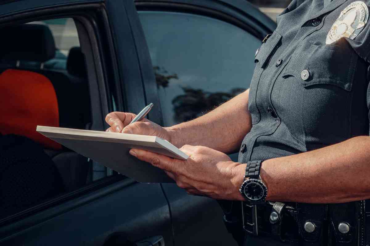 Posto di blocco, cosa sei tenuto a fare realmente e cosa no