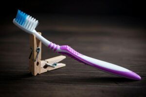 Spazzolino su molletta