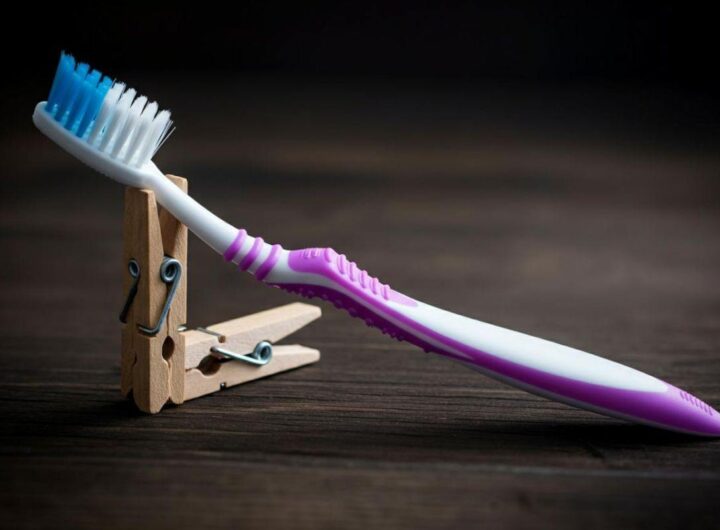 Spazzolino su molletta